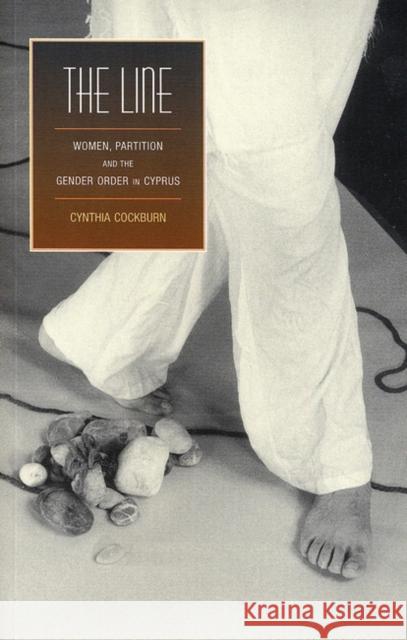 The Line : Women, Partition and the Gender Order in Cyprus Cynthia Cockburn 9781842774205 ZED BOOKS LTD - książka