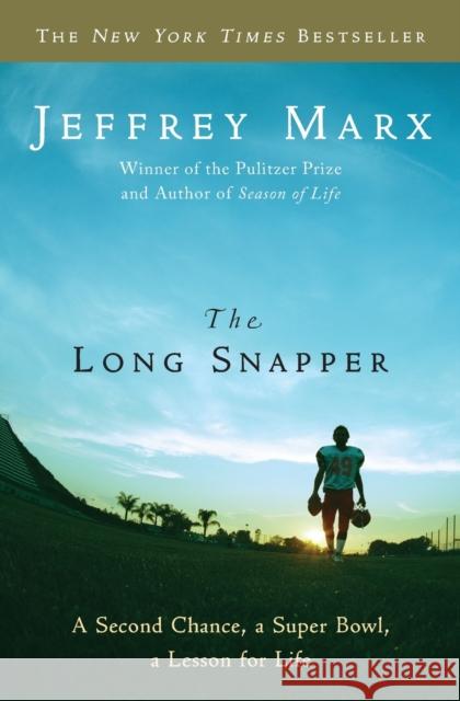 The Long Snapper: A Second Chance, a Super Bowl, a Lesson for Life Jeffrey Marx 9780061691386 HarperOne - książka