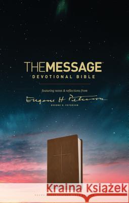 The Message Devotional Bible, Brown Cross: Featuring Notes & Reflections from Eugene H. Peterson Eugene H. Peterson 9781631468247 NavPress Publishing Group - książka