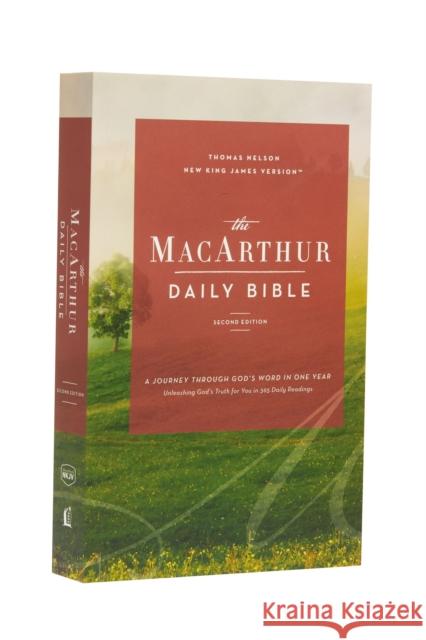 The Nkjv, MacArthur Daily Bible, 2nd Edition, Paperback, Comfort Print: A Journey Through God's Word in One Year MacArthur, John F. 9780785239604 Thomas Nelson - książka