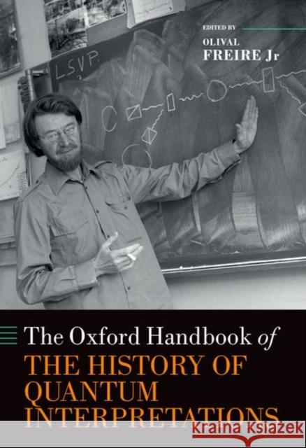 The Oxford Handbook of the History of Quantum Interpretations  9780198989073 Oxford University Press - książka