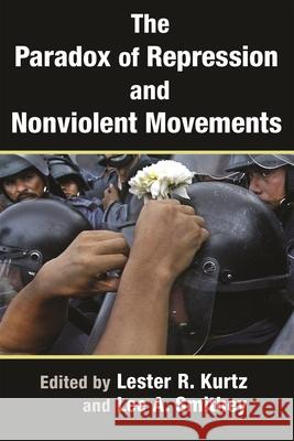 The Paradox of Repression and Nonviolent Movements Lee A. Smithey Lester R. Kurtz 9780815635826 Syracuse University Press - książka