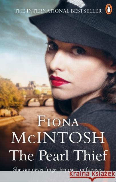 The Pearl Thief: A sweeping, epic story of love and betrayal Fiona McIntosh 9781529103786 Ebury Publishing - książka