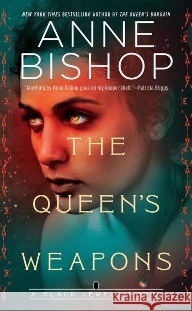 The Queen's Weapons Anne Bishop 9781984806666 Penguin Adult - książka