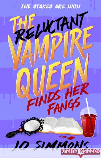 The Reluctant Vampire Queen Finds Her Fangs (The Reluctant Vampire Queen 3) Jo Simmons 9781471411847 Hot Key Books - książka