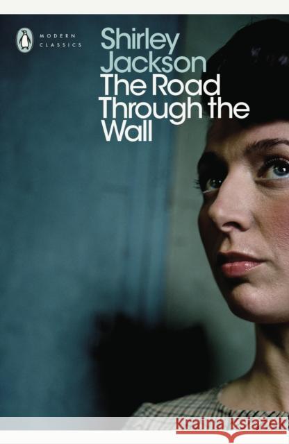 The Road Through the Wall Shirley Jackson 9780141392004 PENGUIN UK - książka