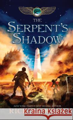 The Serpent's Shadow Howard Frank Mosher Rick Riordan 9781410447890 Thorndike Press - książka