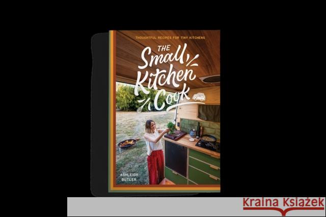 THE SMALL KITCHEN COOK: THOUGHTFUL RECIPES FOR TINY KITCHENS ASH BUTLER 9780645522617 Exploring Eden Media Pty Ltd - książka