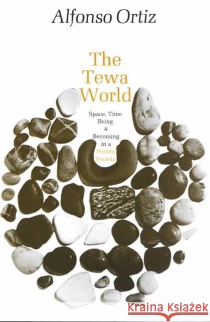 The Tewa World: Space, Time, Being and Becoming in a Pueblo Society Ortiz, Alfonso 9780226633077 University of Chicago Press - książka