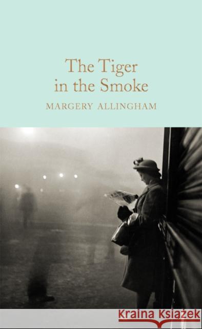 The Tiger in the Smoke Margery Allingham 9781509826780 MacMillan Collector's Library - książka