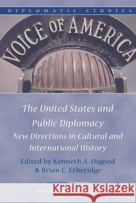 The United States and Public Diplomacy: New Directions in Cultural and International History Kenneth A. Osgood Brian C. Etheridge Kenneth A. Osgood 9789004176911 Martinus Nijhoff Publishers / Brill Academic - książka