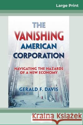 The Vanishing American Corporation: Navigating the Hazards of a New Economy (16pt Large Print Edition) Gerald F Davis 9780369313133 ReadHowYouWant - książka