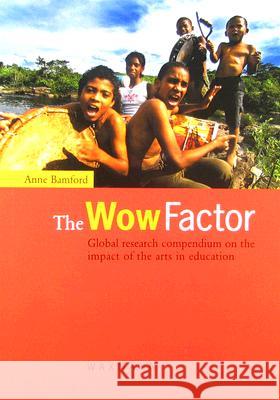 The Wow Factor: Global research compendium on the impact of the arts in education Anne Bamford 9783830916178 Waxmann Verlag GmbH, Germany - książka