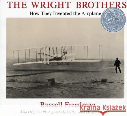 The Wright Brothers: How They Invented the Airplane Russell Freedman 9780823408757 Holiday House Inc - książka