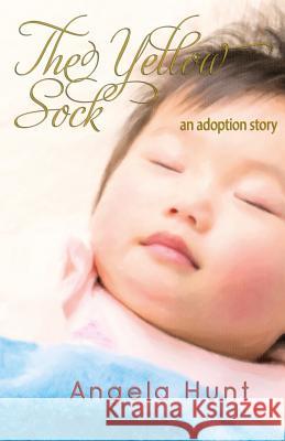 The Yellow Sock: An Adoption Story Angela Hunt 9780615882666 Hunthaven Press - książka
