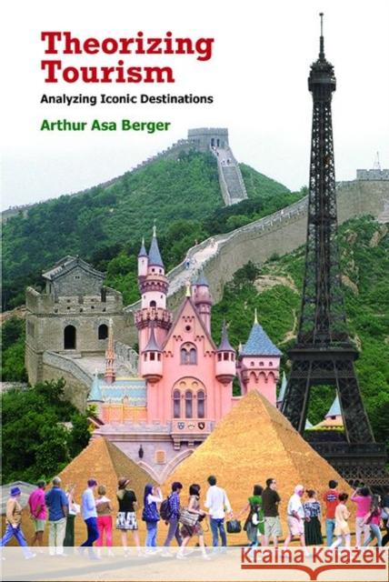 Theorizing Tourism: Analyzing Iconic Destinations Berger, Arthur Asa 9781611322347 Left Coast Press - książka