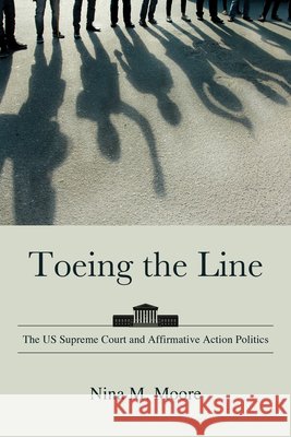 Toeing the Line Nina M. (Colgate University) Moore 9798855805567 State University of New York Press - książka