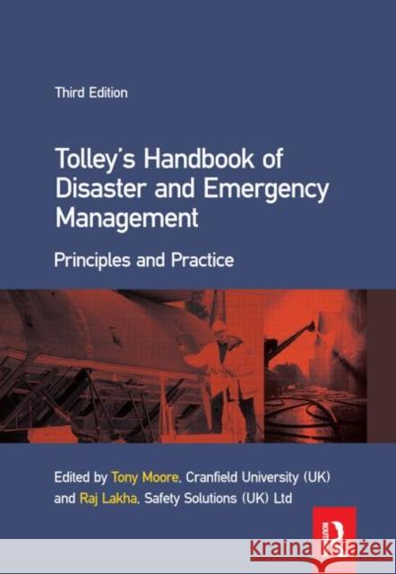 Tolley's Handbook of Disaster and Emergency Management Tony Moore Raj Lakha 9780750669900 Butterworth-Heinemann - książka