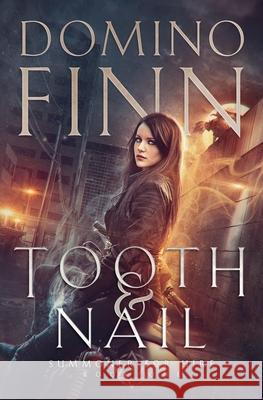 Tooth and Nail Domino Finn 9781946008411 Blood & Treasure - książka