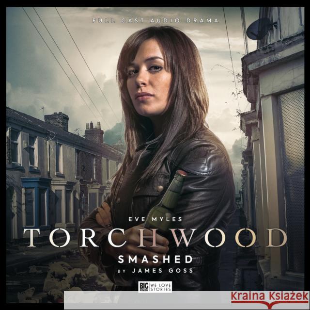 Torchwood #32 Smashed James Goss, Richard Fox @ FoxYason Studios, Blair Mowat, Scott Handcock, Eve Myles 9781787036987 Big Finish Productions Ltd - książka