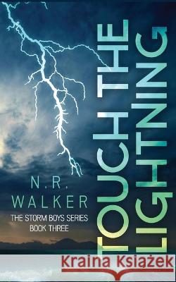 Touch the Lightning N R Walker   9781923086050 Blueheart Press - książka