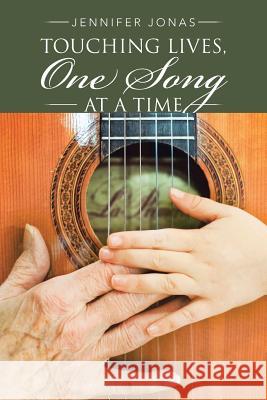 Touching Lives, One Song at a Time Jennifer Jonas 9781504376761 Balboa Press - książka