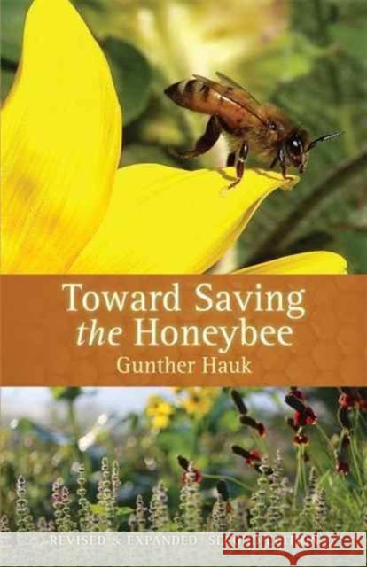 Toward Saving the Honeybee Gunther Hauk 9780997756302 Biodynamic Association - książka