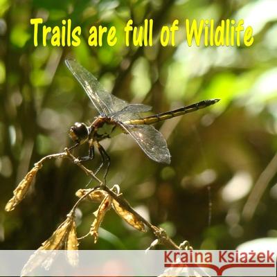 Trails are Full of Wildlife: A Book of Fun Facts and Amazing Photos C. Mahoney 9781534617599 Createspace Independent Publishing Platform - książka