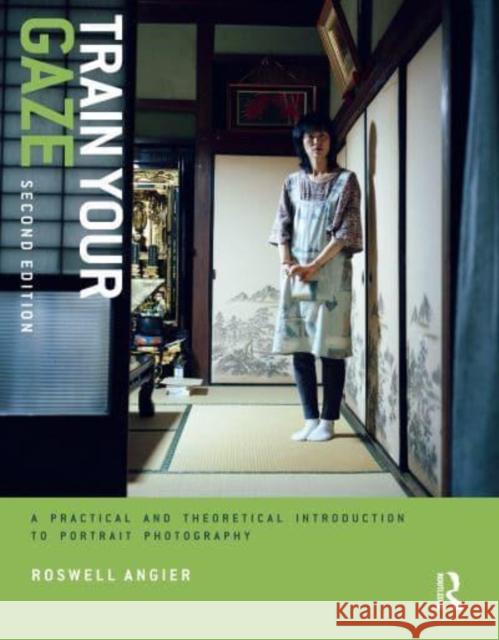 Train Your Gaze: A Practical and Theoretical Introduction to Portrait Photography Angier, Roswell 9781032220284 Taylor & Francis Ltd - książka