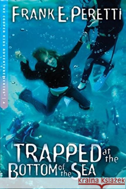 Trapped at the Bottom of the Sea: Volume 4 Peretti, Frank E. 9781581346213 Crossway Books - książka