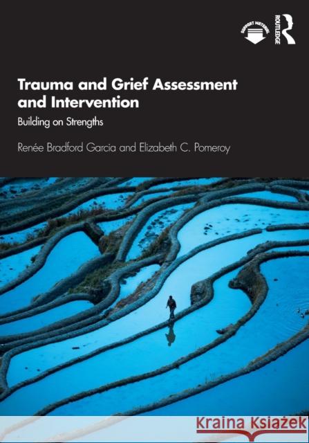 Trauma and Grief Assessment and Intervention: Building on Strengths Ren Garcia Elizabeth C. Pomeroy 9780367112165 Routledge - książka