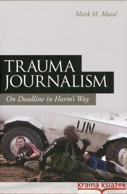 Trauma Journalism: On Deadline in Harm's Way Massé, Mark H. 9781441184634  - książka