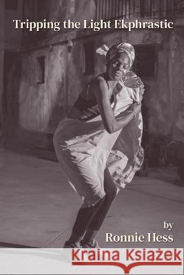 Tripping the Light Ekphrastic Ronnie Hess 9781639802067 Kelsay Books - książka