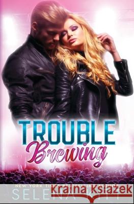 Trouble Brewing Selena Kitt 9781726411998 Createspace Independent Publishing Platform - książka