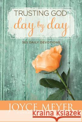 Trusting God Day by Day: 365 Daily Devotions Joyce Meyer 9780446538589 Faithwords - książka