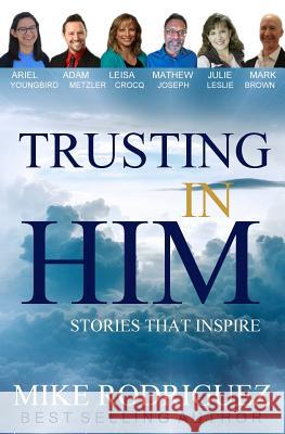 Trusting in Him: Stories That Inspire Mike Rodriguez 9780998286099 Tribute Publishing - książka