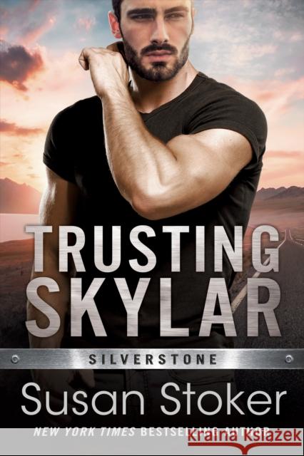 Trusting Skylar Susan Stoker 9781542021340 Amazon Publishing - książka