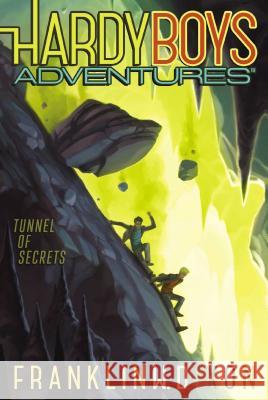 Tunnel of Secrets Franklin W. Dixon 9781481438742 Aladdin Paperbacks - książka