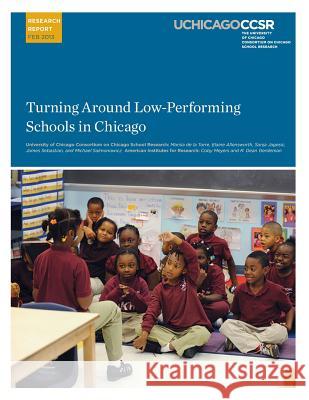 Turning Around Low-Performing Schools in Chicago Marisa D Elaine Allensworth Sanja Jagesic 9780985681937 Consortium on Chicago School Research - książka