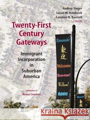 Twenty-First-Century Gateways: Immigrant Incorporation in Suburban America Singer, Audrey 9780815779278 Brookings Institution Press - książka