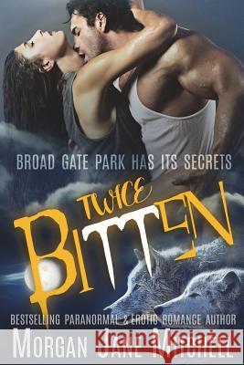 Twice Bitten Morgan Jane Mitchell 9781518718557 Createspace - książka