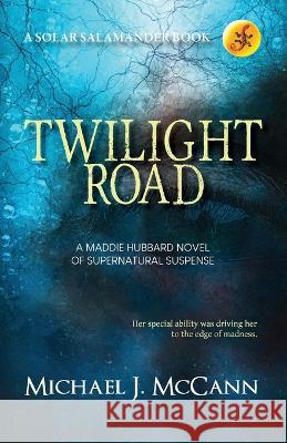 Twilight Road: A Maddie Hubbard Novel of Supernatural Suspense Michael J McCann 9781927884232 Plaid Raccoon Press - książka