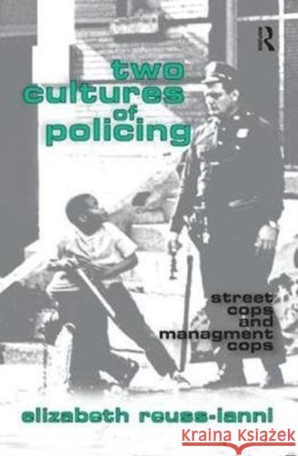 Two Cultures of Policing: Street Cops and Management Cops John Leo Elizabeth Reuss-Ianni 9781138539976 Routledge - książka