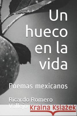 Un hueco en la vida: Poemas mexicanos Ricardo Romero Vallejo 9781097979400 Independently Published - książka