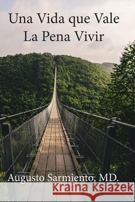 Una vida que vale la pena vivir Augusto Sarmiento 9781678048570 Lulu.com - książka