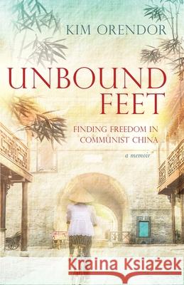 Unbound Feet: Finding Freedom in Communist China Kim Orendor 9781950385508 W. Brand Publishing - książka