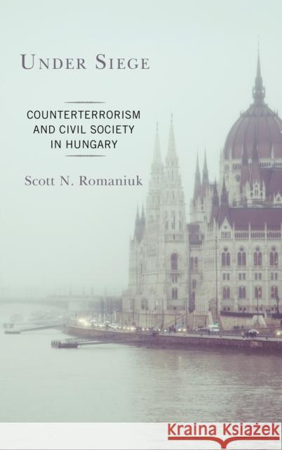Under Siege: Counterterrorism and Civil Society in Hungary Scott Romaniuk 9781498599559 Lexington Books - książka