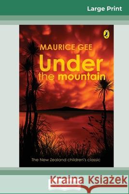 Under the Mountain (16pt Large Print Edition) Maurice Gee 9780369322104 ReadHowYouWant - książka