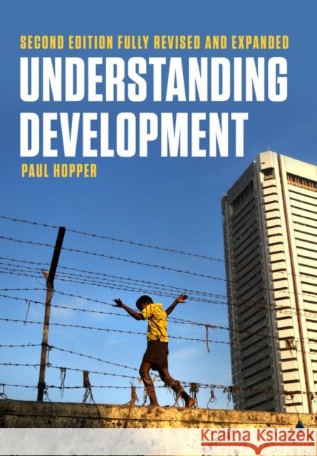 Understanding Development Paul Hopper 9781509510504 Polity Press - książka