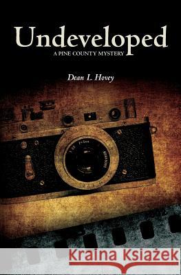 Undeveloped: A Pine County Mystery Dean L. Hovey 9781938382055 Dean Hovey - książka